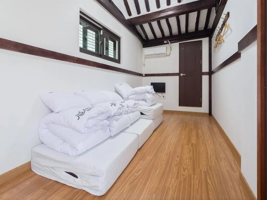 Bibimbap Hanok Guesthouse Insadong Seoul 2*,